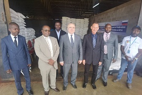 La cérémonie de remise de l'aide humanitaire russe aux autorités centrafricaines La cérémonie de remise de l'aide humanitaire russe aux autorités centrafricaines