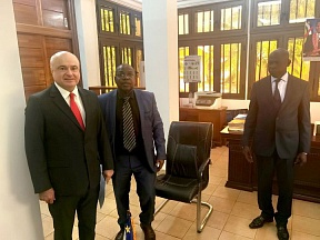 Le Ministre centrafricain a a reçu en audience l'Ambassadeur de Russie